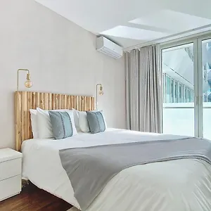  Apartment Upscales By Lovelystay - Private Parking